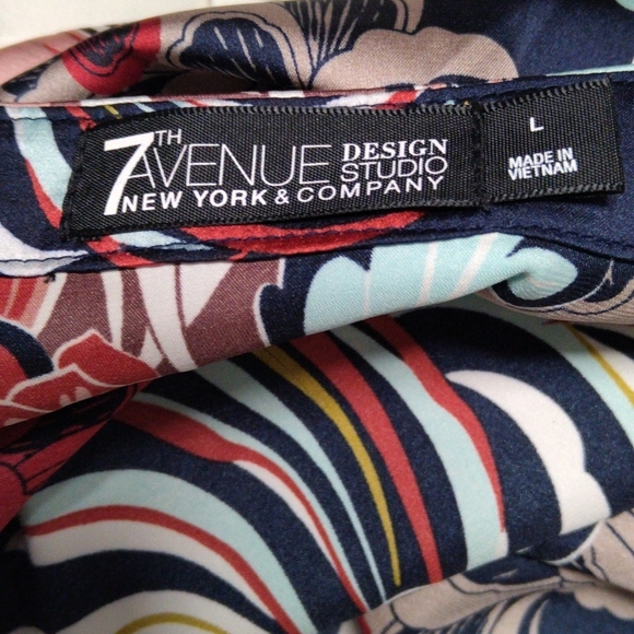 NY &Co Floral Wrap Blouse Navy Size Large - Picture 5 of 5